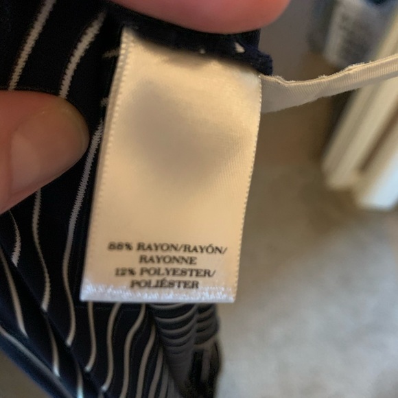 🌸Ann Taylor Sleeveless Top, L🌸 - Picture 4 of 5